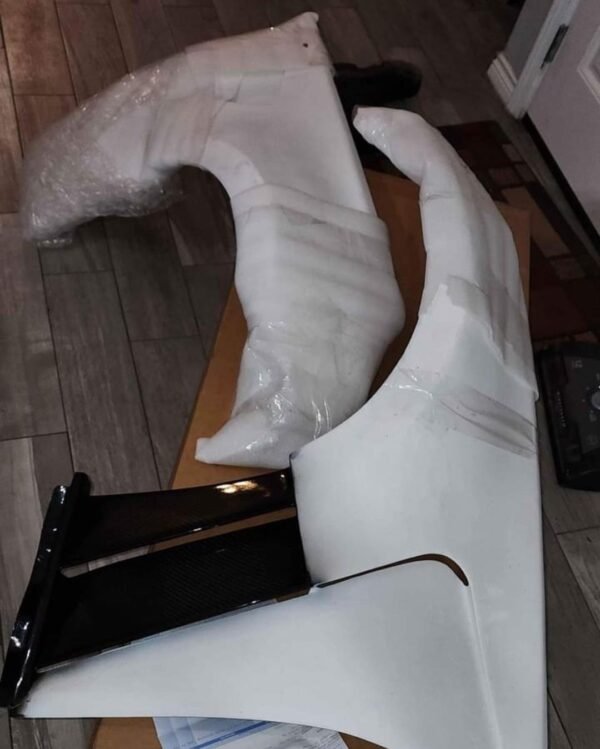 Fly 1 set of partial carbon RS1 Vented fenders - Infiniti Parts Sales
